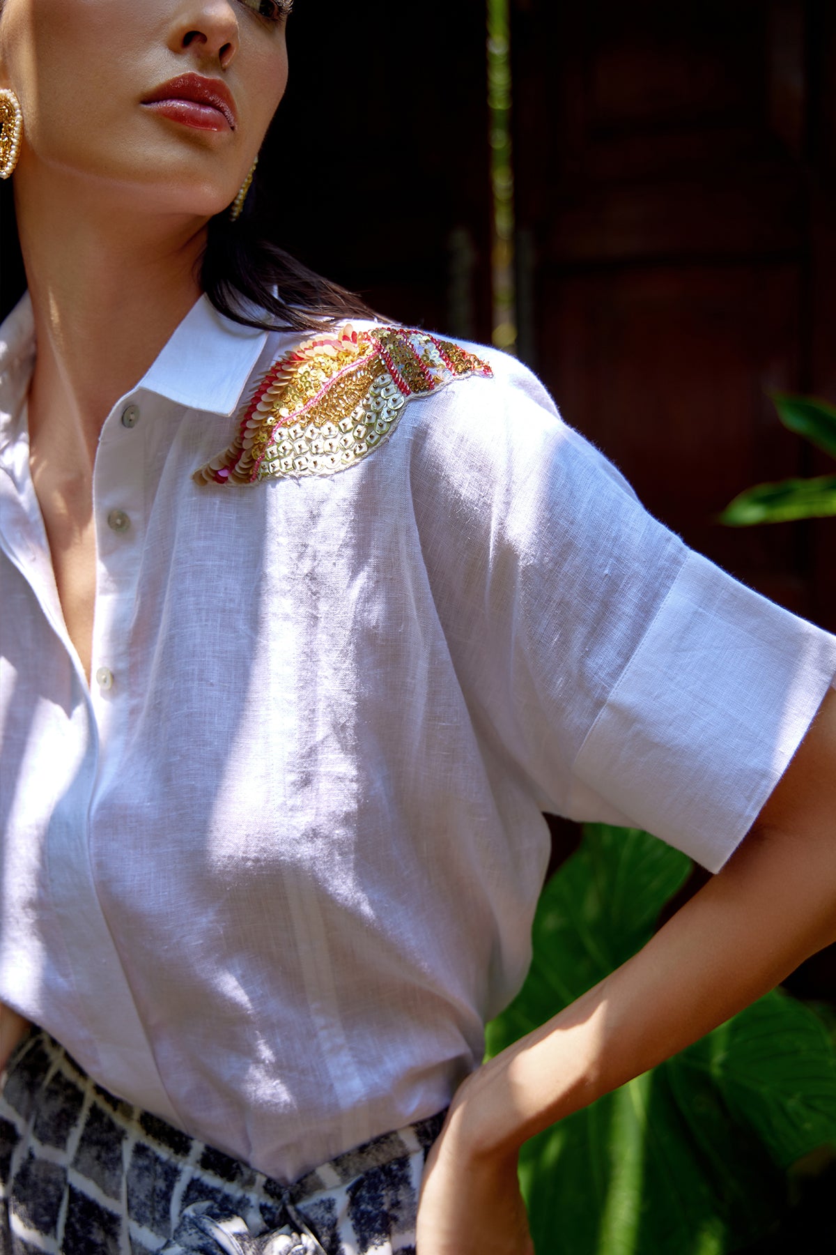 applique white shirt