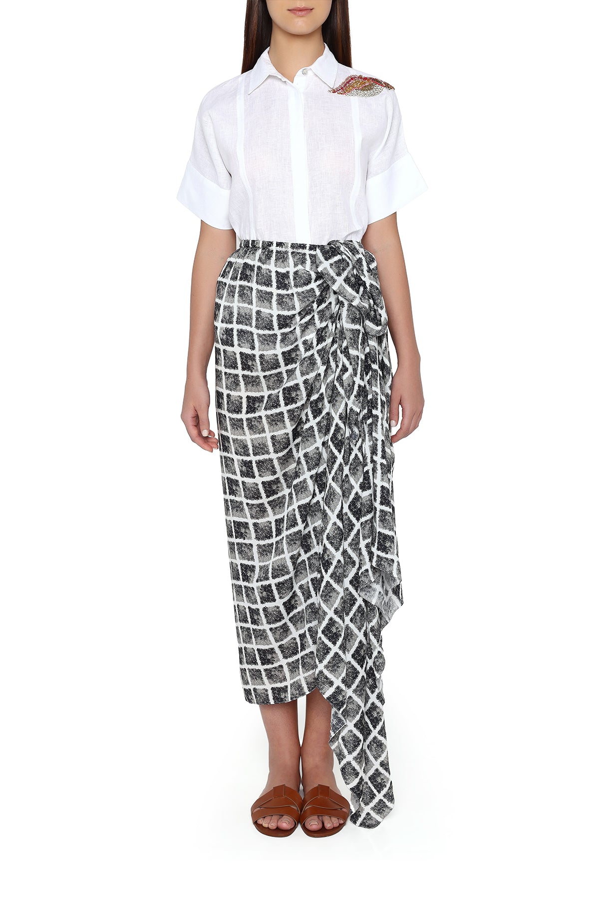 applique white shirt black and white checkered skirt